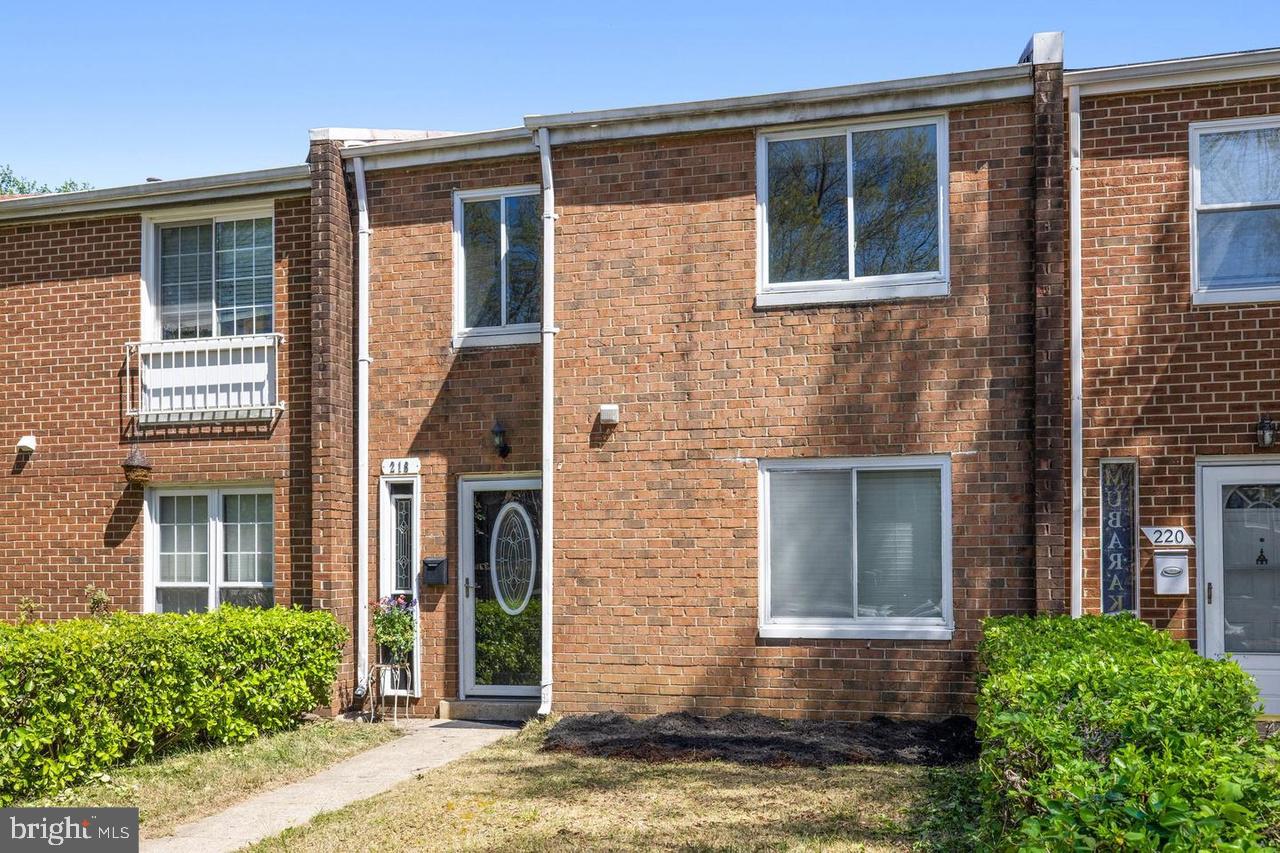 218 STEVENSON SQ, ALEXANDRIA, Virginia 22304, 4 Bedrooms Bedrooms, ,2 BathroomsBathrooms,Residential,For sale,218 STEVENSON SQ,VAAX2047644 MLS # VAAX2047644