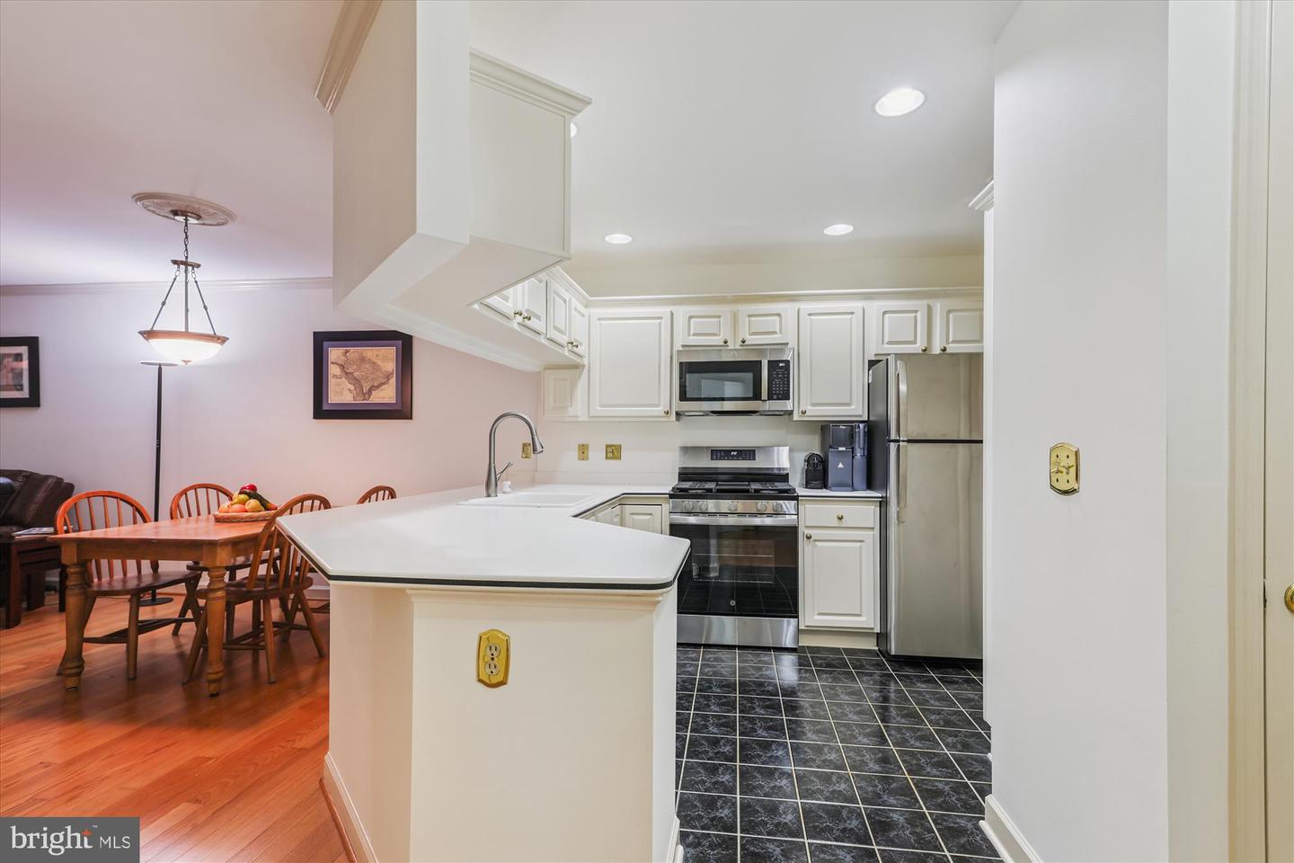 6924 FAIRFAX DR #114, ARLINGTON, Virginia 22213, 2 Bedrooms Bedrooms, ,2 BathroomsBathrooms,Residential,For sale,6924 FAIRFAX DR #114,VAAR2061192 MLS # VAAR2061192