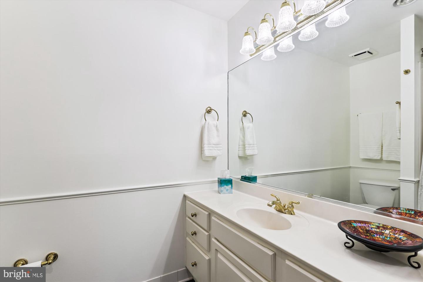 6924 FAIRFAX DR #114, ARLINGTON, Virginia 22213, 2 Bedrooms Bedrooms, ,2 BathroomsBathrooms,Residential,For sale,6924 FAIRFAX DR #114,VAAR2061192 MLS # VAAR2061192