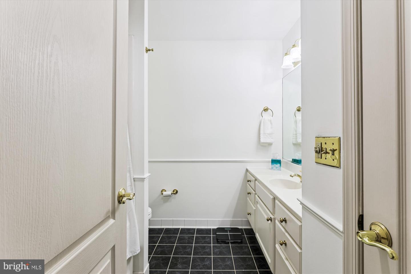 6924 FAIRFAX DR #114, ARLINGTON, Virginia 22213, 2 Bedrooms Bedrooms, ,2 BathroomsBathrooms,Residential,For sale,6924 FAIRFAX DR #114,VAAR2061192 MLS # VAAR2061192