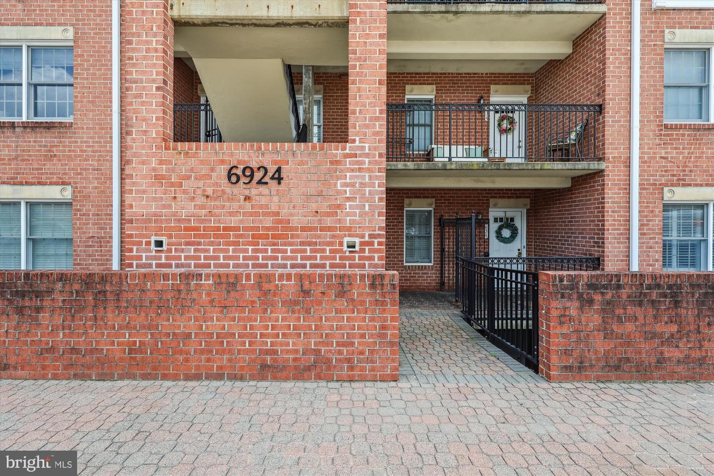 6924 FAIRFAX DR #114, ARLINGTON, Virginia 22213, 2 Bedrooms Bedrooms, ,2 BathroomsBathrooms,Residential,For sale,6924 FAIRFAX DR #114,VAAR2061192 MLS # VAAR2061192