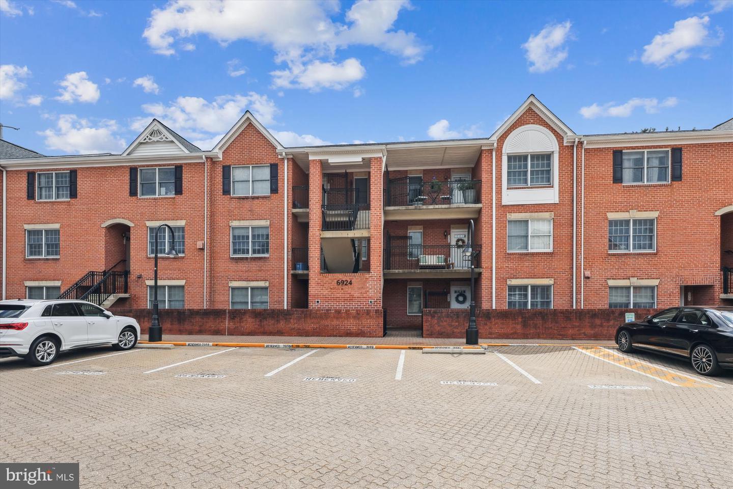 6924 FAIRFAX DR #114, ARLINGTON, Virginia 22213, 2 Bedrooms Bedrooms, ,2 BathroomsBathrooms,Residential,For sale,6924 FAIRFAX DR #114,VAAR2061192 MLS # VAAR2061192