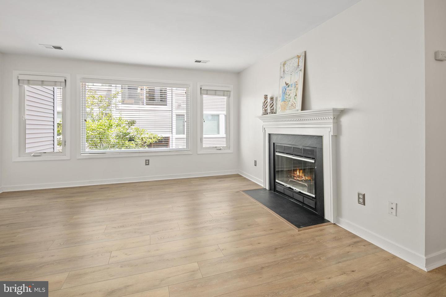 5566 LANGSTON BLVD #C-62, ARLINGTON, Virginia 22207, 2 Bedrooms Bedrooms, 8 Rooms Rooms,2 BathroomsBathrooms,Residential,For sale,5566 LANGSTON BLVD #C-62,VAAR2061234 MLS # VAAR2061234