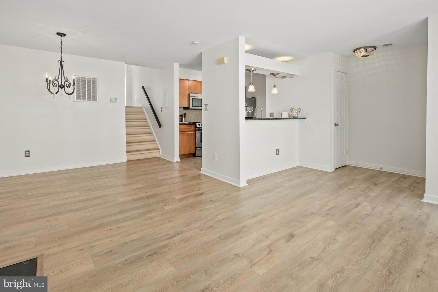 5566 LANGSTON BLVD #C-62, ARLINGTON, Virginia 22207, 2 Bedrooms Bedrooms, 8 Rooms Rooms,2 BathroomsBathrooms,Residential,For sale,5566 LANGSTON BLVD #C-62,VAAR2061234 MLS # VAAR2061234