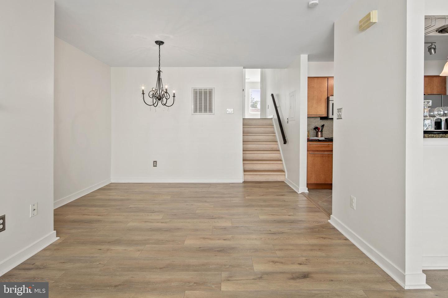 5566 LANGSTON BLVD #C-62, ARLINGTON, Virginia 22207, 2 Bedrooms Bedrooms, 8 Rooms Rooms,2 BathroomsBathrooms,Residential,For sale,5566 LANGSTON BLVD #C-62,VAAR2061234 MLS # VAAR2061234
