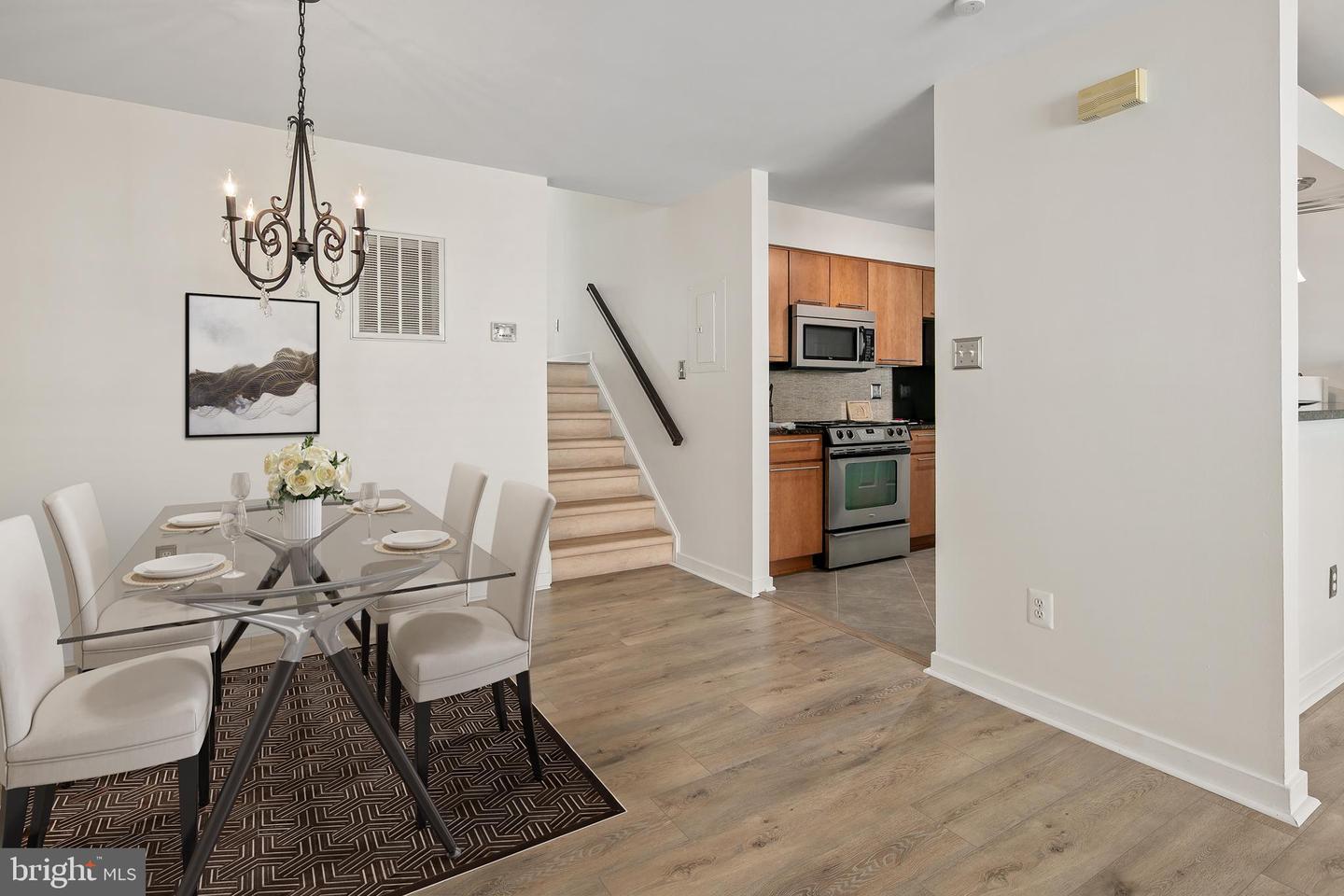 5566 LANGSTON BLVD #C-62, ARLINGTON, Virginia 22207, 2 Bedrooms Bedrooms, 8 Rooms Rooms,2 BathroomsBathrooms,Residential,For sale,5566 LANGSTON BLVD #C-62,VAAR2061234 MLS # VAAR2061234