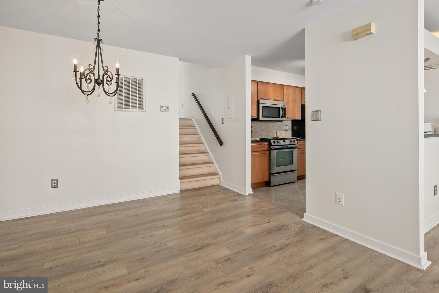 5566 LANGSTON BLVD #C-62, ARLINGTON, Virginia 22207, 2 Bedrooms Bedrooms, 8 Rooms Rooms,2 BathroomsBathrooms,Residential,For sale,5566 LANGSTON BLVD #C-62,VAAR2061234 MLS # VAAR2061234