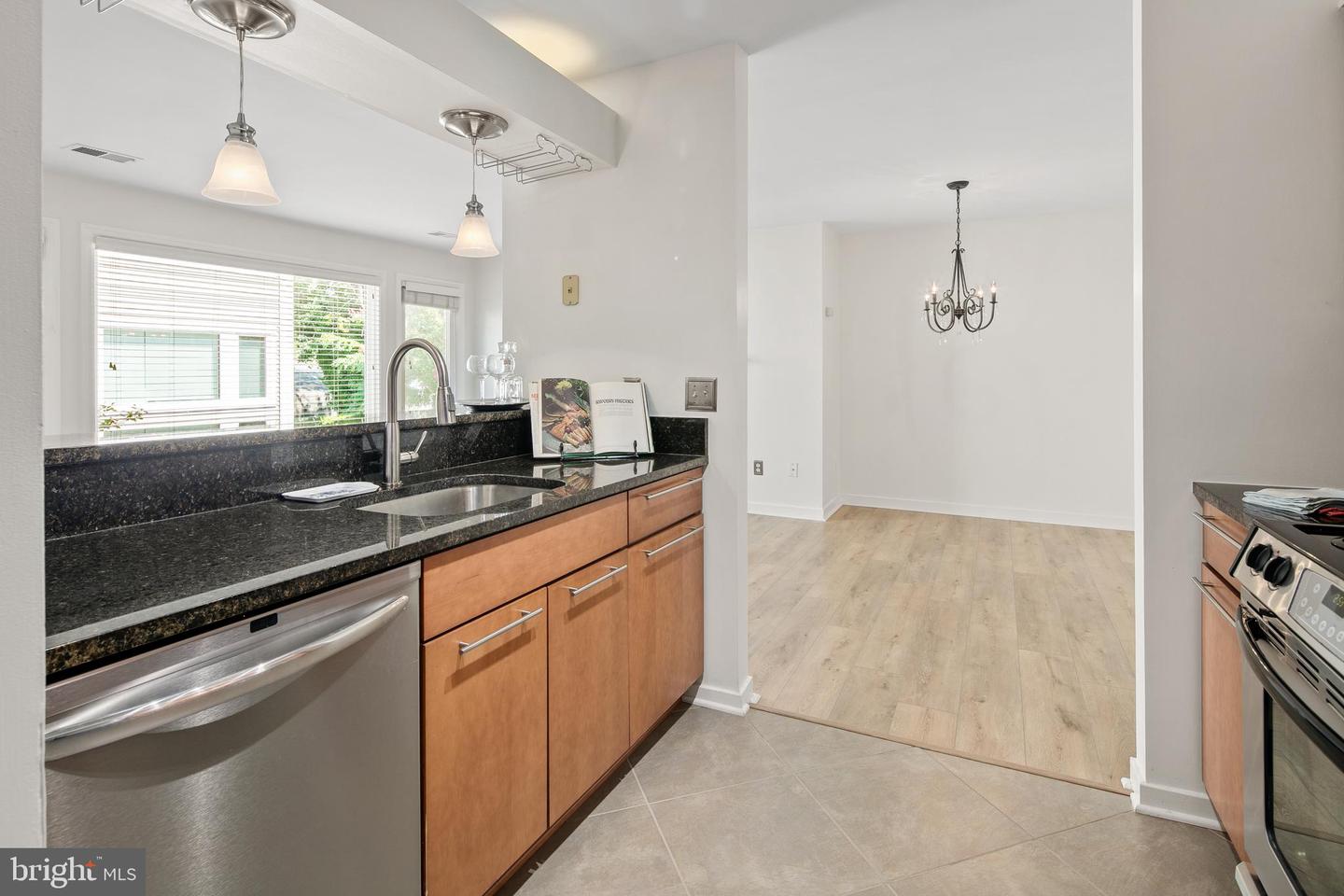 5566 LANGSTON BLVD #C-62, ARLINGTON, Virginia 22207, 2 Bedrooms Bedrooms, 8 Rooms Rooms,2 BathroomsBathrooms,Residential,For sale,5566 LANGSTON BLVD #C-62,VAAR2061234 MLS # VAAR2061234