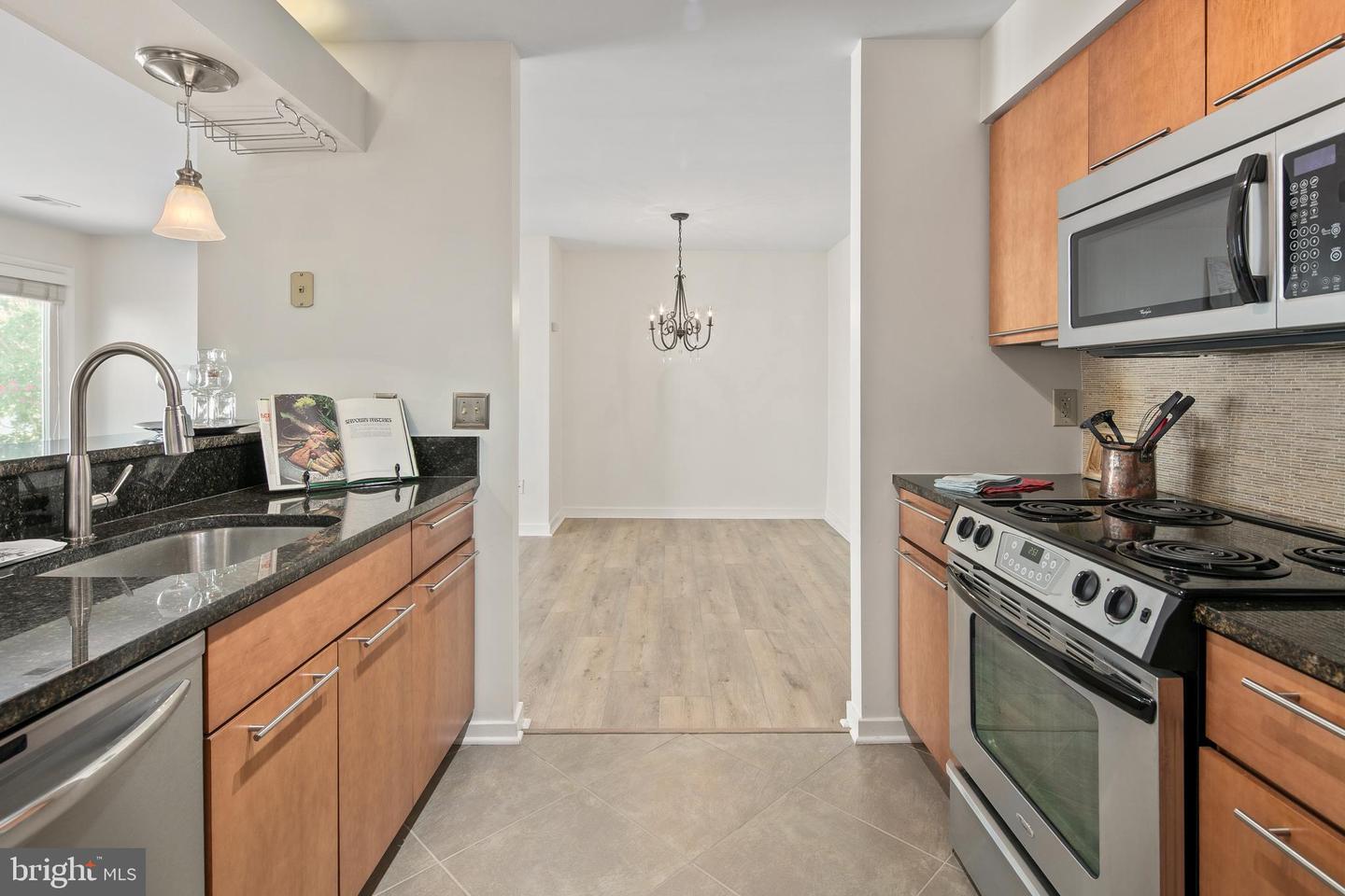 5566 LANGSTON BLVD #C-62, ARLINGTON, Virginia 22207, 2 Bedrooms Bedrooms, 8 Rooms Rooms,2 BathroomsBathrooms,Residential,For sale,5566 LANGSTON BLVD #C-62,VAAR2061234 MLS # VAAR2061234