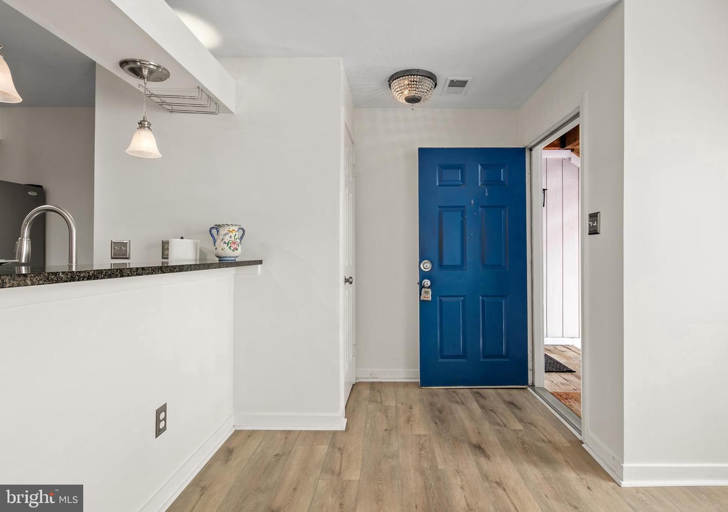 5566 LANGSTON BLVD #C-62, ARLINGTON, Virginia 22207, 2 Bedrooms Bedrooms, 8 Rooms Rooms,2 BathroomsBathrooms,Residential,For sale,5566 LANGSTON BLVD #C-62,VAAR2061234 MLS # VAAR2061234