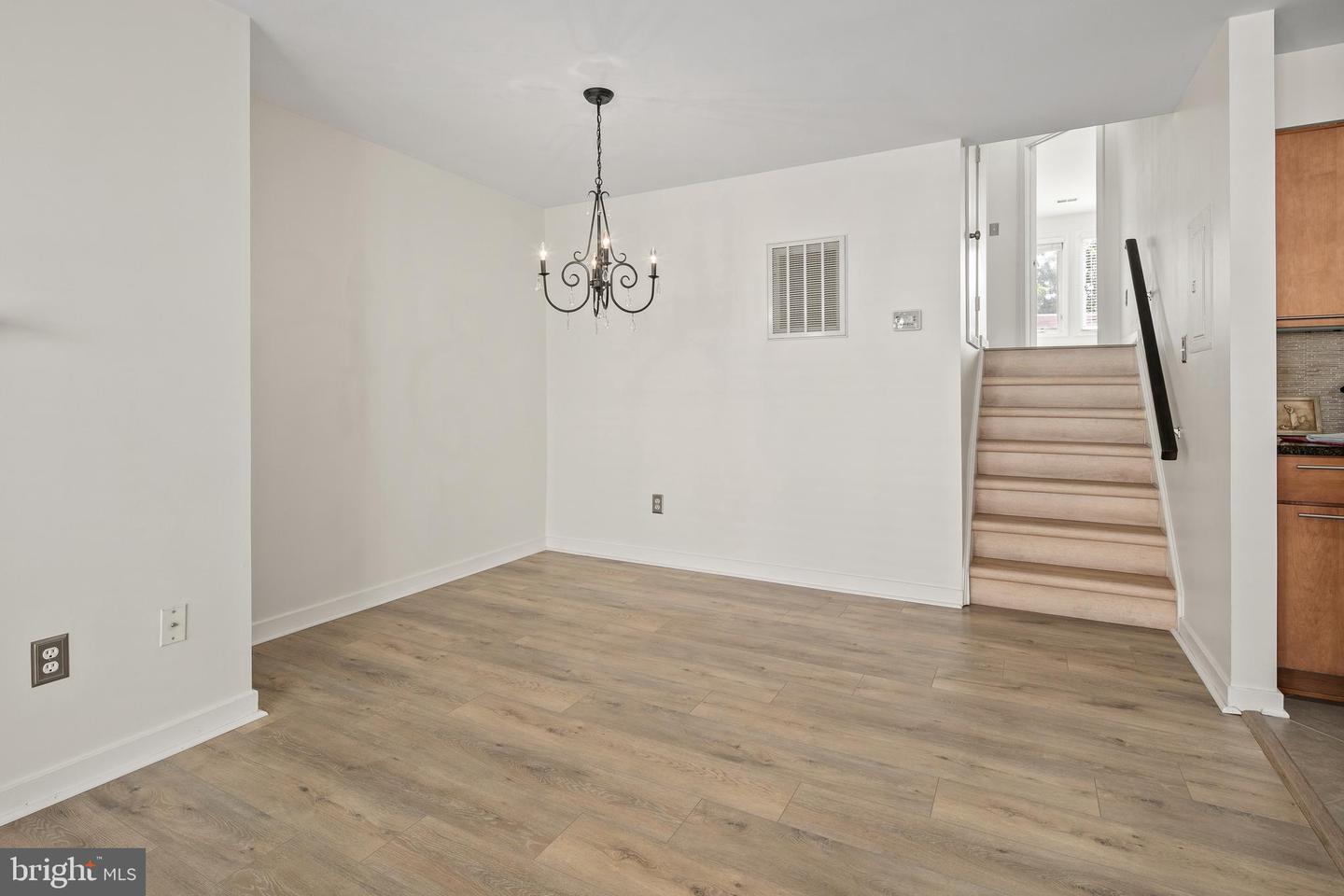 5566 LANGSTON BLVD #C-62, ARLINGTON, Virginia 22207, 2 Bedrooms Bedrooms, 8 Rooms Rooms,2 BathroomsBathrooms,Residential,For sale,5566 LANGSTON BLVD #C-62,VAAR2061234 MLS # VAAR2061234