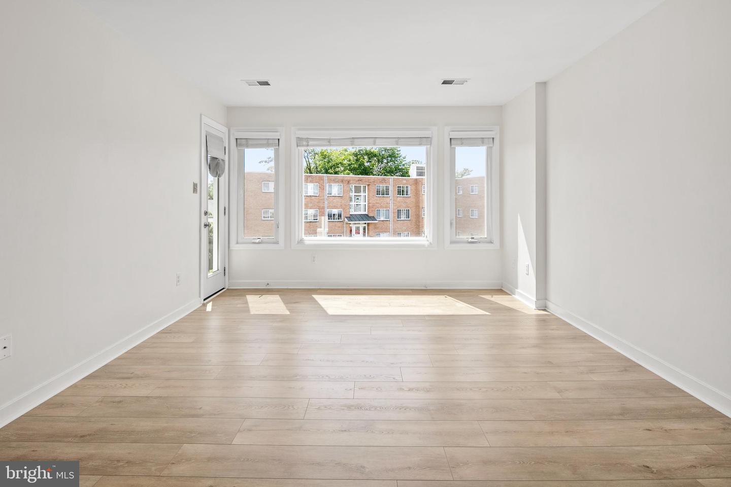 5566 LANGSTON BLVD #C-62, ARLINGTON, Virginia 22207, 2 Bedrooms Bedrooms, 8 Rooms Rooms,2 BathroomsBathrooms,Residential,For sale,5566 LANGSTON BLVD #C-62,VAAR2061234 MLS # VAAR2061234