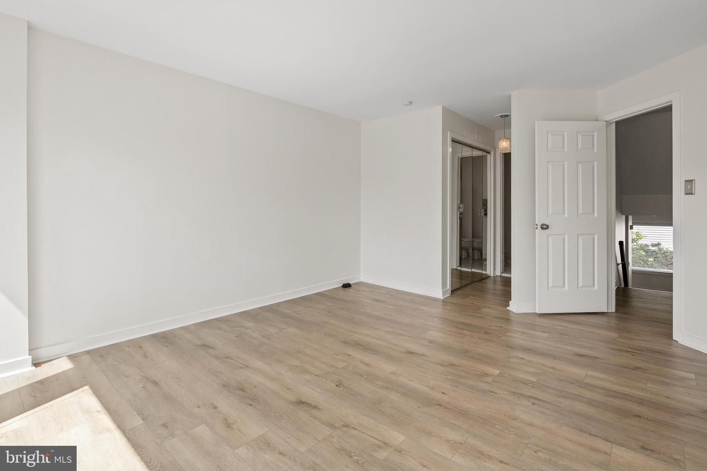 5566 LANGSTON BLVD #C-62, ARLINGTON, Virginia 22207, 2 Bedrooms Bedrooms, 8 Rooms Rooms,2 BathroomsBathrooms,Residential,For sale,5566 LANGSTON BLVD #C-62,VAAR2061234 MLS # VAAR2061234