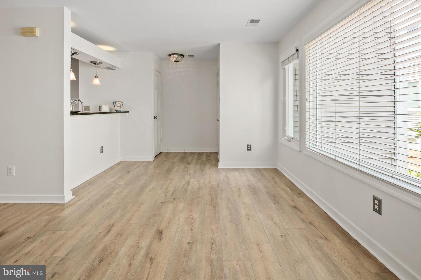 5566 LANGSTON BLVD #C-62, ARLINGTON, Virginia 22207, 2 Bedrooms Bedrooms, 8 Rooms Rooms,2 BathroomsBathrooms,Residential,For sale,5566 LANGSTON BLVD #C-62,VAAR2061234 MLS # VAAR2061234