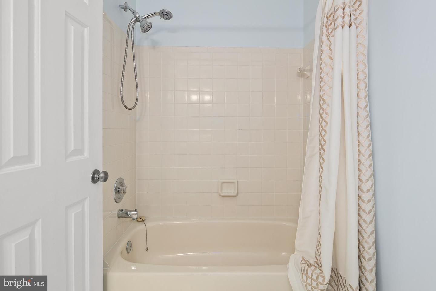 5566 LANGSTON BLVD #C-62, ARLINGTON, Virginia 22207, 2 Bedrooms Bedrooms, 8 Rooms Rooms,2 BathroomsBathrooms,Residential,For sale,5566 LANGSTON BLVD #C-62,VAAR2061234 MLS # VAAR2061234
