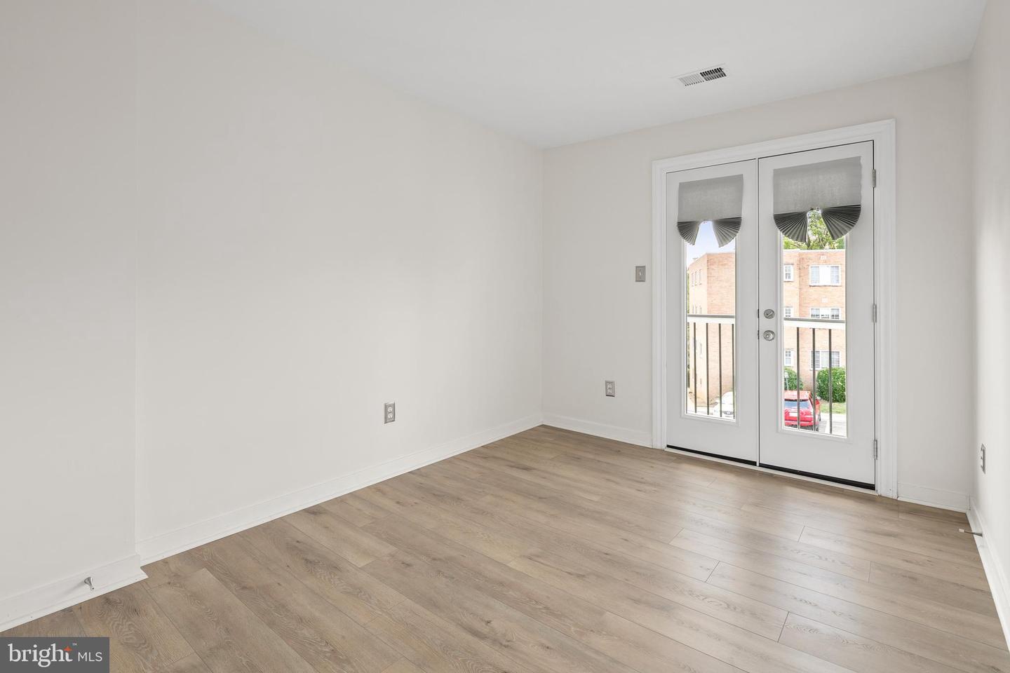 5566 LANGSTON BLVD #C-62, ARLINGTON, Virginia 22207, 2 Bedrooms Bedrooms, 8 Rooms Rooms,2 BathroomsBathrooms,Residential,For sale,5566 LANGSTON BLVD #C-62,VAAR2061234 MLS # VAAR2061234