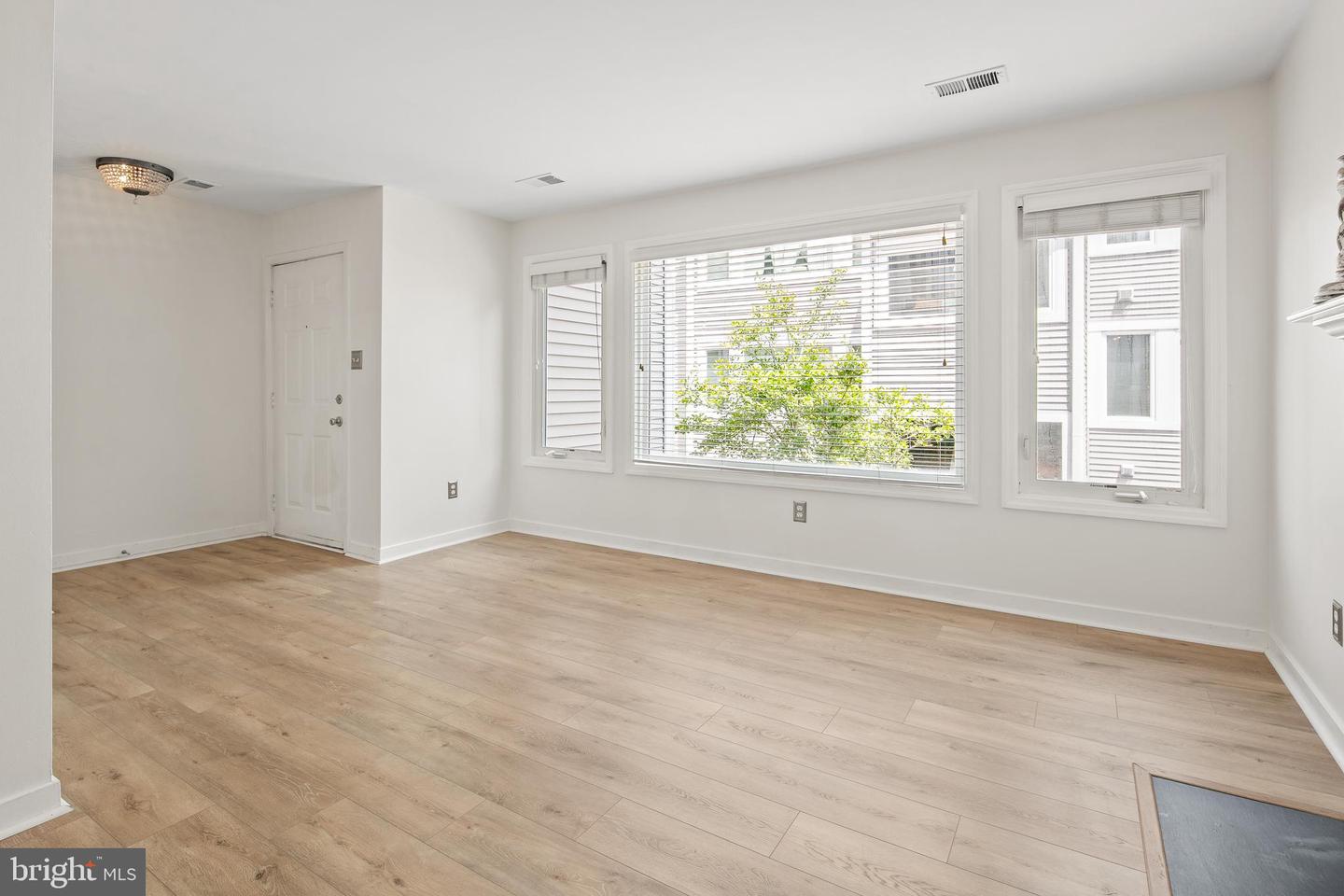 5566 LANGSTON BLVD #C-62, ARLINGTON, Virginia 22207, 2 Bedrooms Bedrooms, 8 Rooms Rooms,2 BathroomsBathrooms,Residential,For sale,5566 LANGSTON BLVD #C-62,VAAR2061234 MLS # VAAR2061234