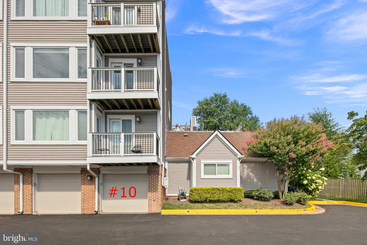 5566 LANGSTON BLVD #C-62, ARLINGTON, Virginia 22207, 2 Bedrooms Bedrooms, 8 Rooms Rooms,2 BathroomsBathrooms,Residential,For sale,5566 LANGSTON BLVD #C-62,VAAR2061234 MLS # VAAR2061234