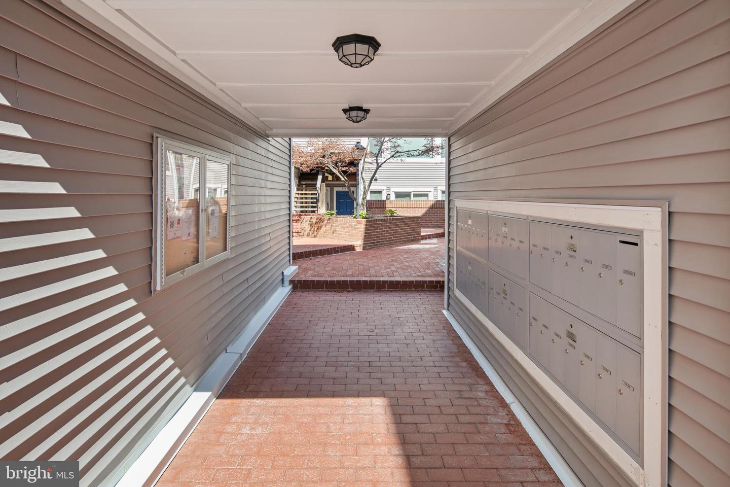 5566 LANGSTON BLVD #C-62, ARLINGTON, Virginia 22207, 2 Bedrooms Bedrooms, 8 Rooms Rooms,2 BathroomsBathrooms,Residential,For sale,5566 LANGSTON BLVD #C-62,VAAR2061234 MLS # VAAR2061234
