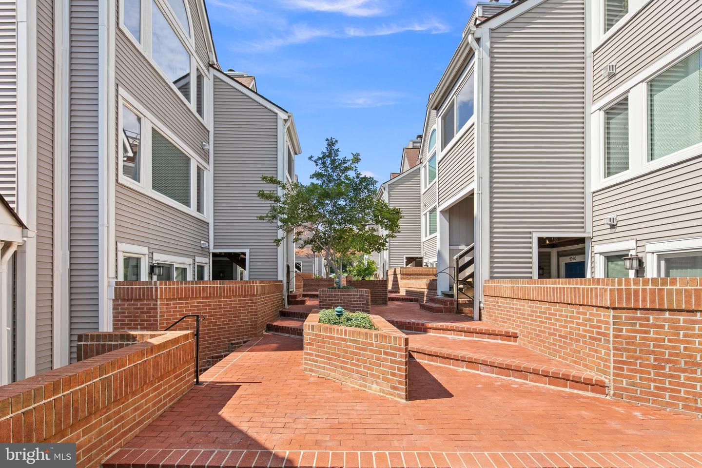 5566 LANGSTON BLVD #C-62, ARLINGTON, Virginia 22207, 2 Bedrooms Bedrooms, 8 Rooms Rooms,2 BathroomsBathrooms,Residential,For sale,5566 LANGSTON BLVD #C-62,VAAR2061234 MLS # VAAR2061234