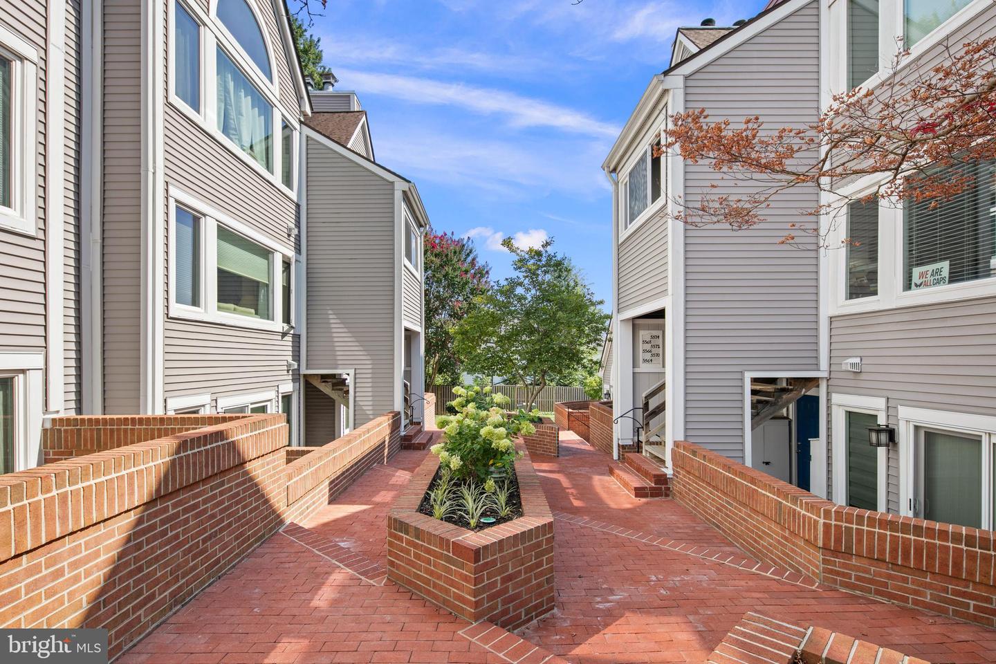 5566 LANGSTON BLVD #C-62, ARLINGTON, Virginia 22207, 2 Bedrooms Bedrooms, 8 Rooms Rooms,2 BathroomsBathrooms,Residential,For sale,5566 LANGSTON BLVD #C-62,VAAR2061234 MLS # VAAR2061234