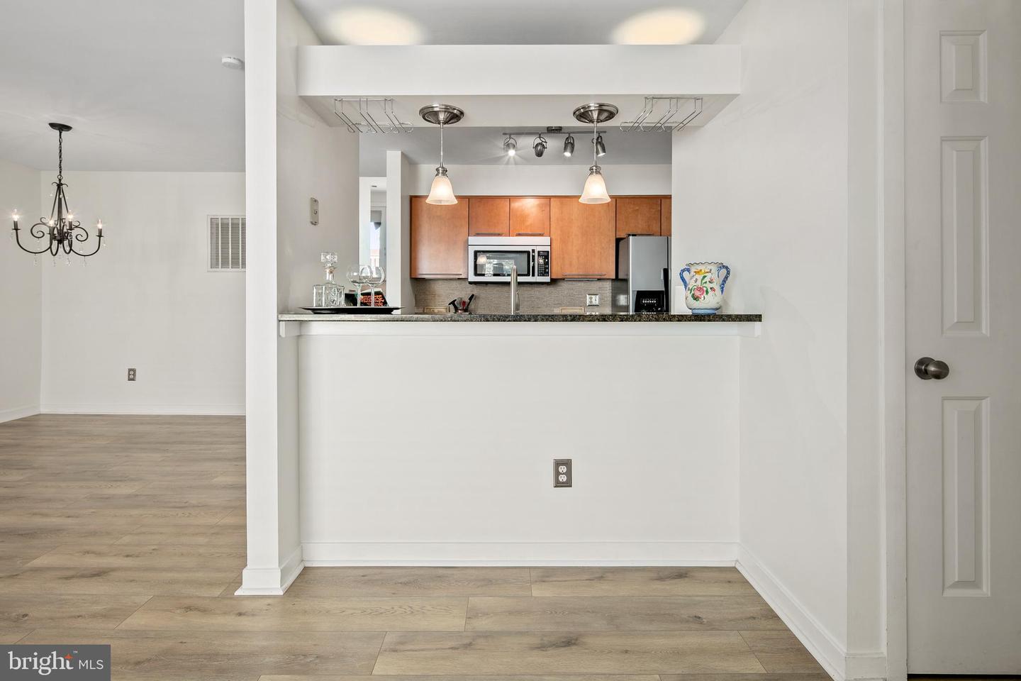 5566 LANGSTON BLVD #C-62, ARLINGTON, Virginia 22207, 2 Bedrooms Bedrooms, 8 Rooms Rooms,2 BathroomsBathrooms,Residential,For sale,5566 LANGSTON BLVD #C-62,VAAR2061234 MLS # VAAR2061234