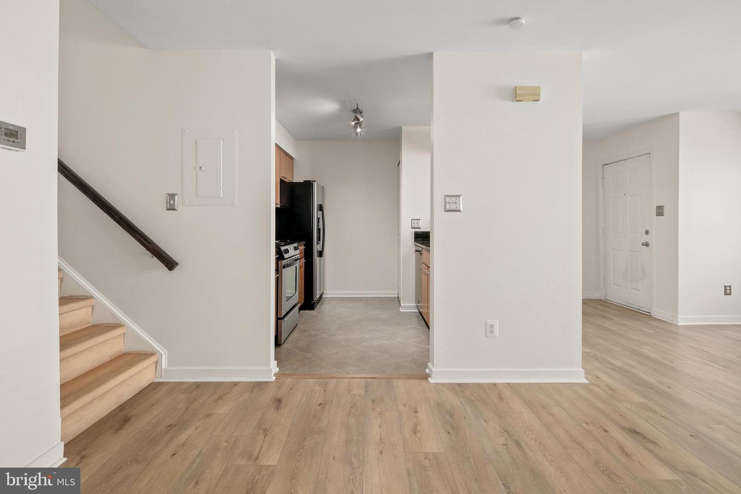 5566 LANGSTON BLVD #C-62, ARLINGTON, Virginia 22207, 2 Bedrooms Bedrooms, 8 Rooms Rooms,2 BathroomsBathrooms,Residential,For sale,5566 LANGSTON BLVD #C-62,VAAR2061234 MLS # VAAR2061234
