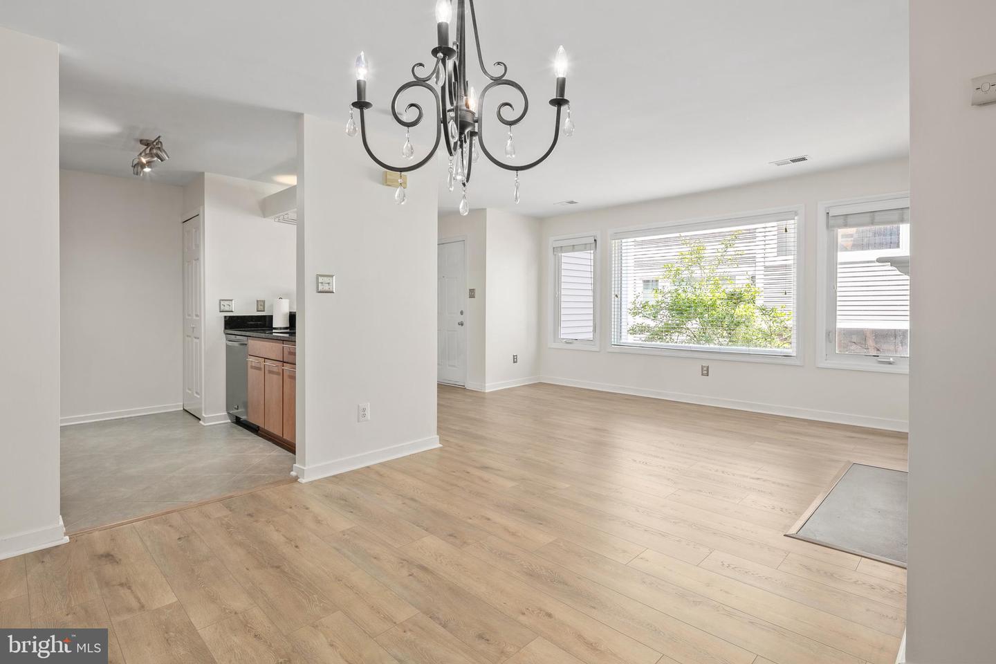 5566 LANGSTON BLVD #C-62, ARLINGTON, Virginia 22207, 2 Bedrooms Bedrooms, 8 Rooms Rooms,2 BathroomsBathrooms,Residential,For sale,5566 LANGSTON BLVD #C-62,VAAR2061234 MLS # VAAR2061234