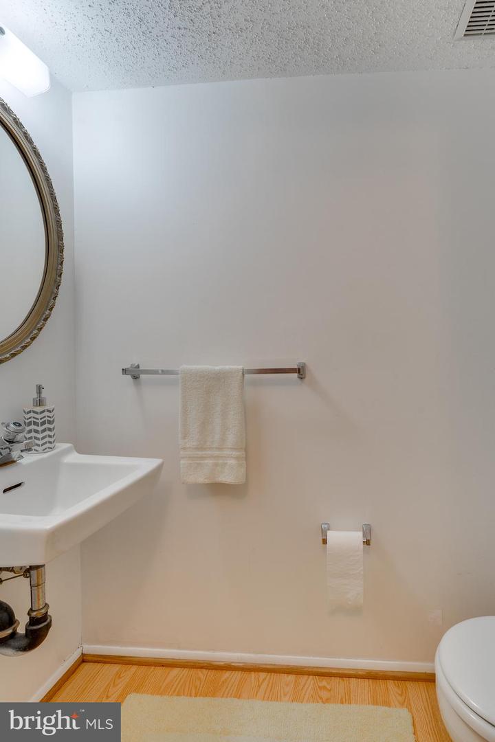 5838 HIGH BLUFF CT, BURKE, Virginia 22015, 3 Bedrooms Bedrooms, ,2 BathroomsBathrooms,Residential,For sale,5838 HIGH BLUFF CT,VAFX2257210 MLS # VAFX2257210