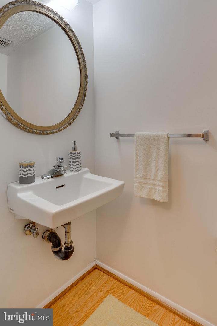 5838 HIGH BLUFF CT, BURKE, Virginia 22015, 3 Bedrooms Bedrooms, ,2 BathroomsBathrooms,Residential,For sale,5838 HIGH BLUFF CT,VAFX2257210 MLS # VAFX2257210