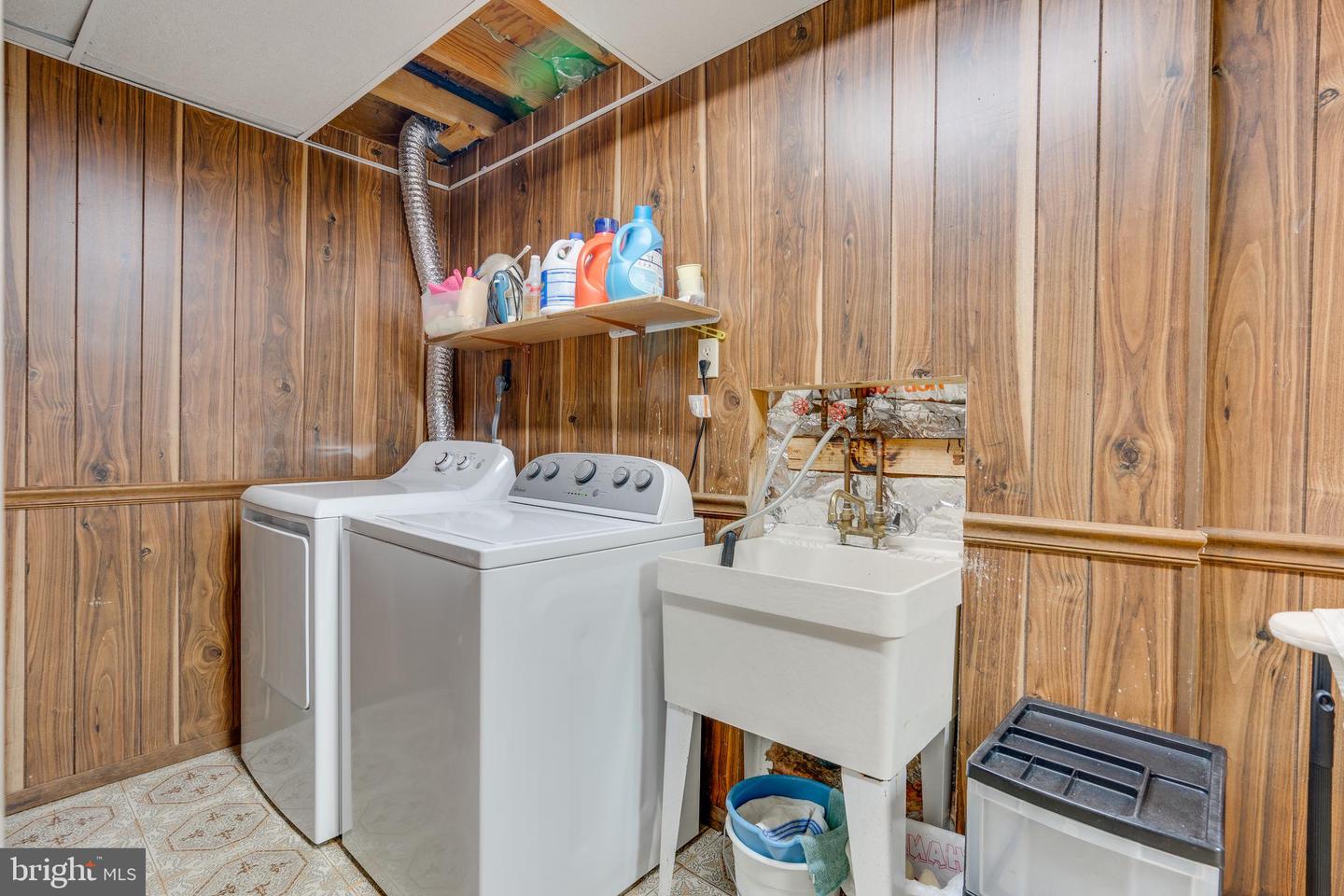 5838 HIGH BLUFF CT, BURKE, Virginia 22015, 3 Bedrooms Bedrooms, ,2 BathroomsBathrooms,Residential,For sale,5838 HIGH BLUFF CT,VAFX2257210 MLS # VAFX2257210