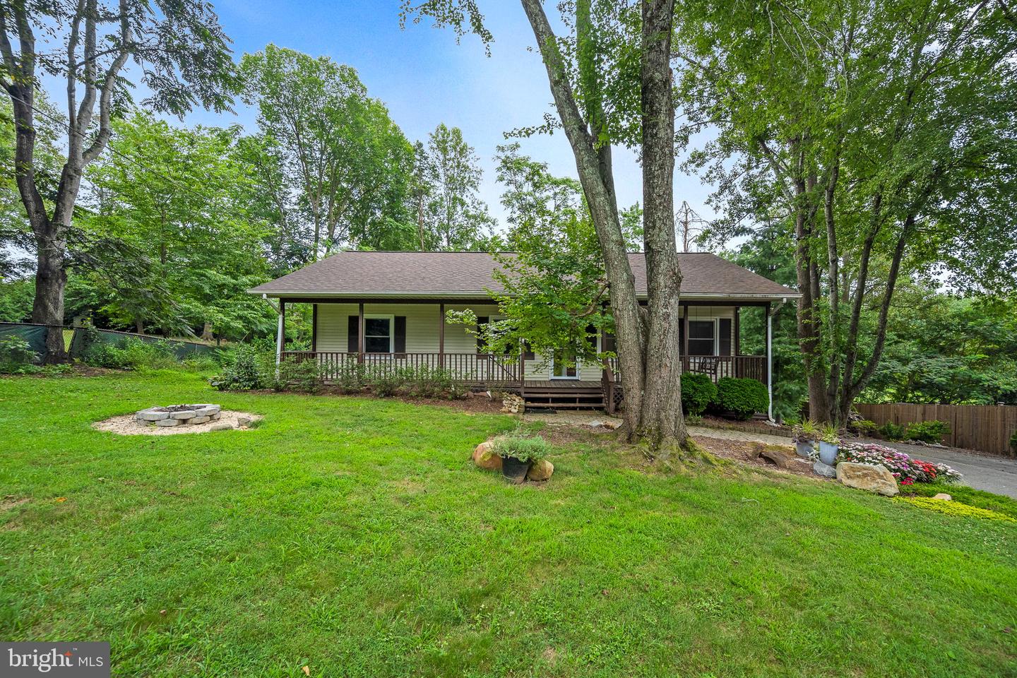 1 BEECH DR, STAFFORD, Virginia 22556, 3 Bedrooms Bedrooms, 6 Rooms Rooms,2 BathroomsBathrooms,Residential,For sale,1 BEECH DR,VAST2041076 MLS # VAST2041076
