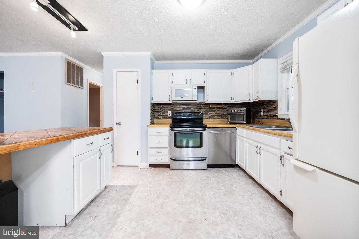 1 BEECH DR, STAFFORD, Virginia 22556, 3 Bedrooms Bedrooms, 6 Rooms Rooms,2 BathroomsBathrooms,Residential,For sale,1 BEECH DR,VAST2041076 MLS # VAST2041076
