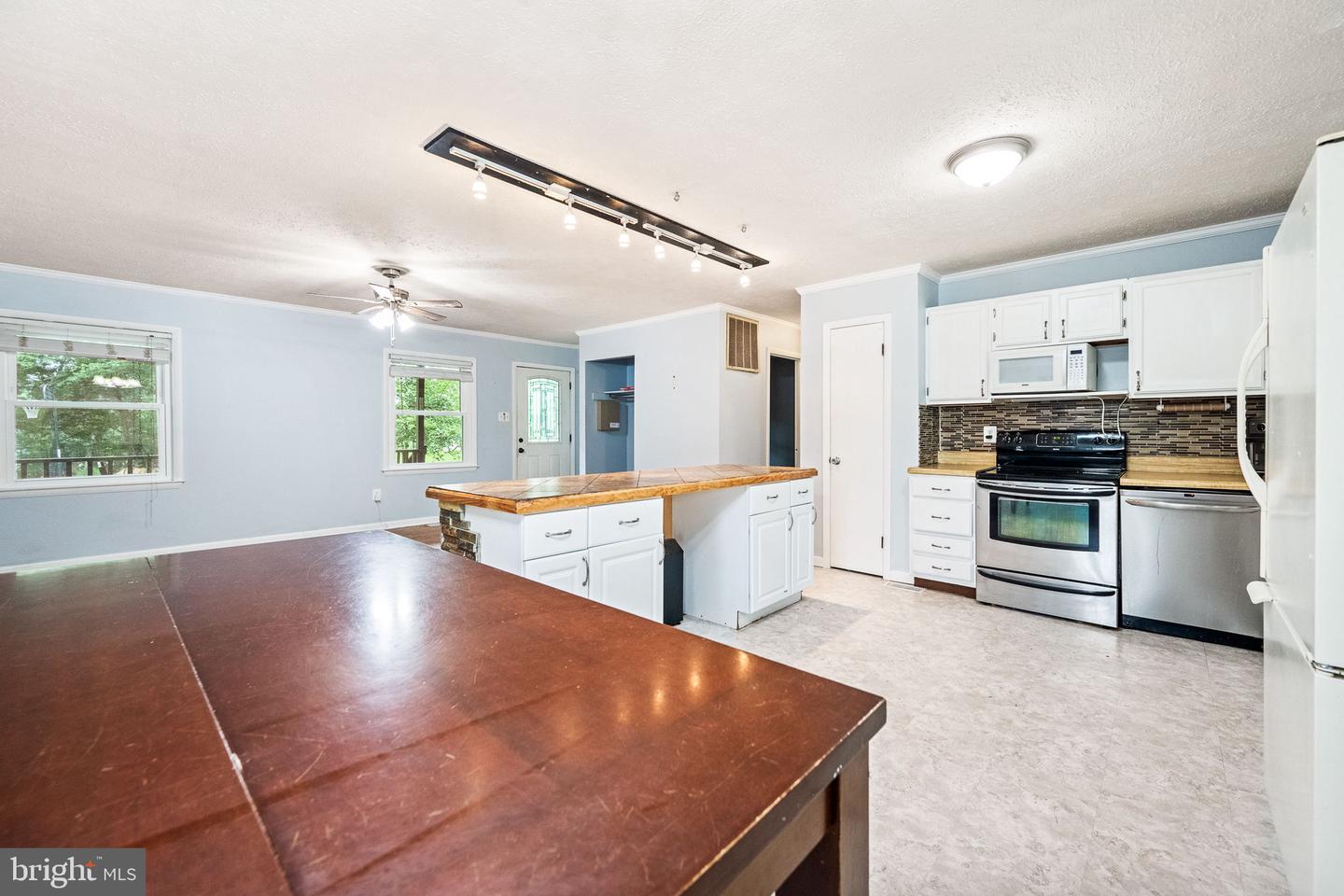 1 BEECH DR, STAFFORD, Virginia 22556, 3 Bedrooms Bedrooms, 6 Rooms Rooms,2 BathroomsBathrooms,Residential,For sale,1 BEECH DR,VAST2041076 MLS # VAST2041076