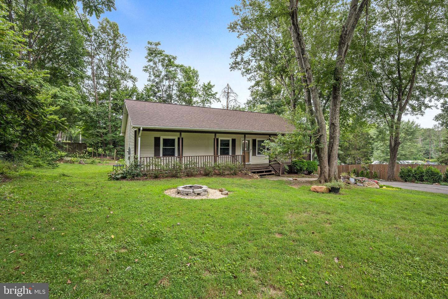 1 BEECH DR, STAFFORD, Virginia 22556, 3 Bedrooms Bedrooms, 6 Rooms Rooms,2 BathroomsBathrooms,Residential,For sale,1 BEECH DR,VAST2041076 MLS # VAST2041076