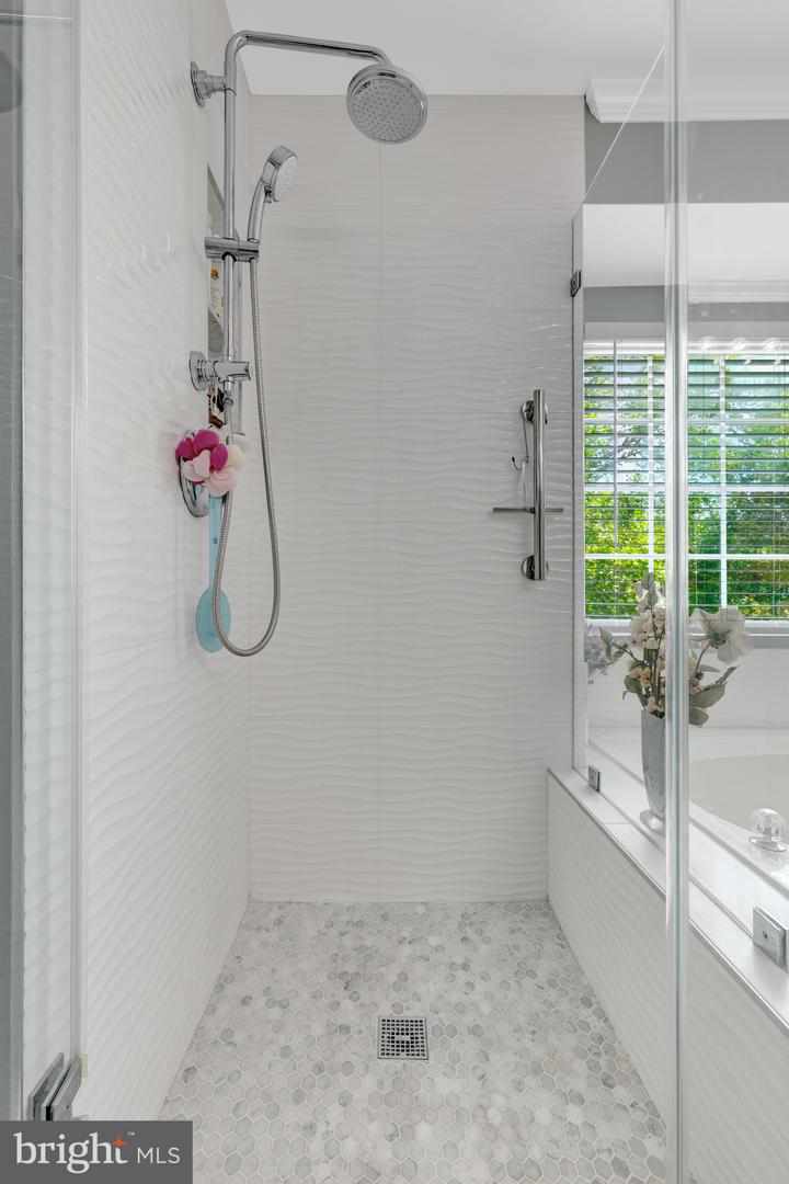 2711 BARONHURST DR, VIENNA, Virginia 22181, 4 Bedrooms Bedrooms, ,3 BathroomsBathrooms,Residential,For sale,2711 BARONHURST DR,VAFX2257498 MLS # VAFX2257498