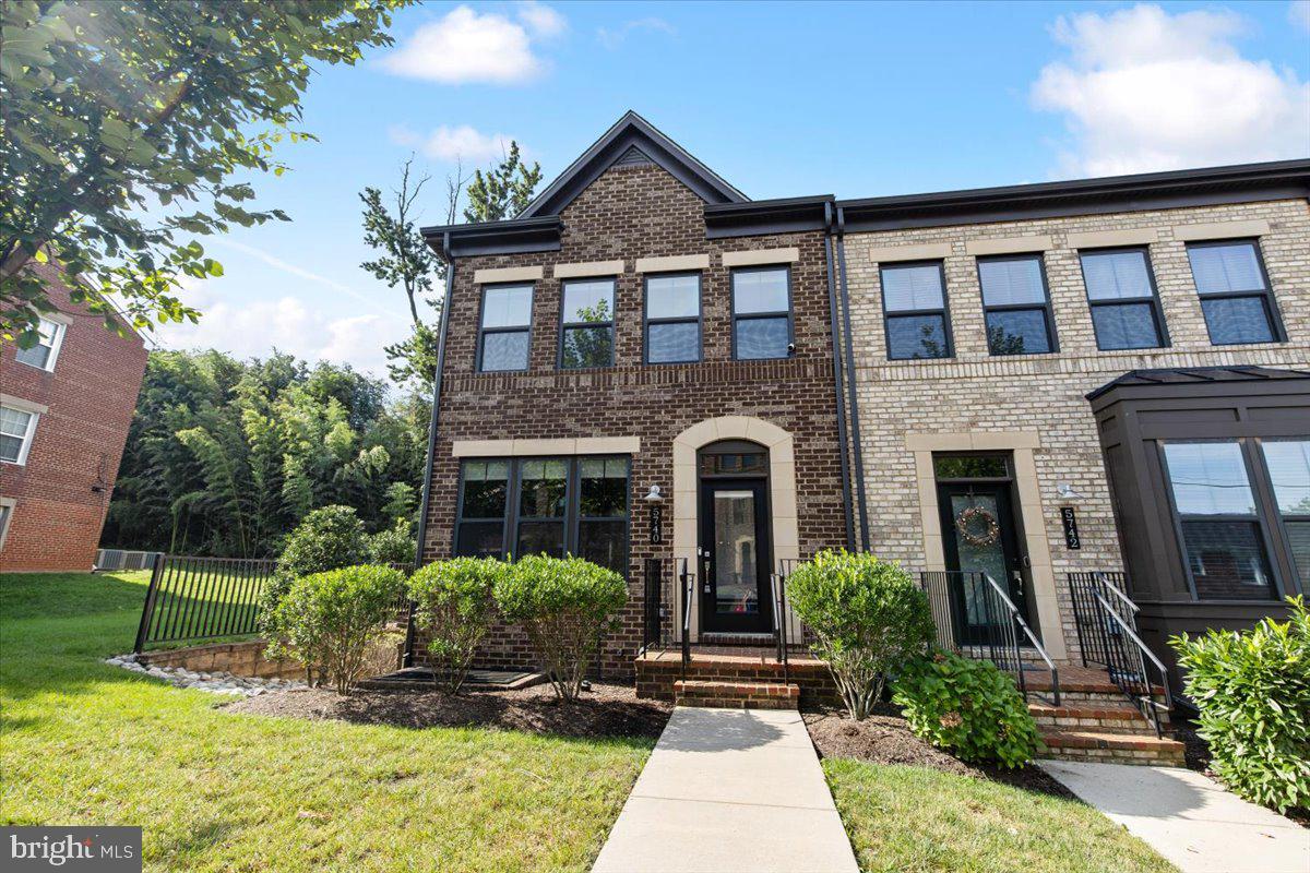 5740 10TH RD N, ARLINGTON, Virginia 22205, 4 Bedrooms Bedrooms, ,3 BathroomsBathrooms,Residential,For sale,5740 10TH RD N,VAAR2061368 MLS # VAAR2061368