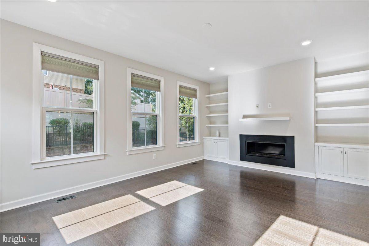 5740 10TH RD N, ARLINGTON, Virginia 22205, 4 Bedrooms Bedrooms, ,3 BathroomsBathrooms,Residential,For sale,5740 10TH RD N,VAAR2061368 MLS # VAAR2061368