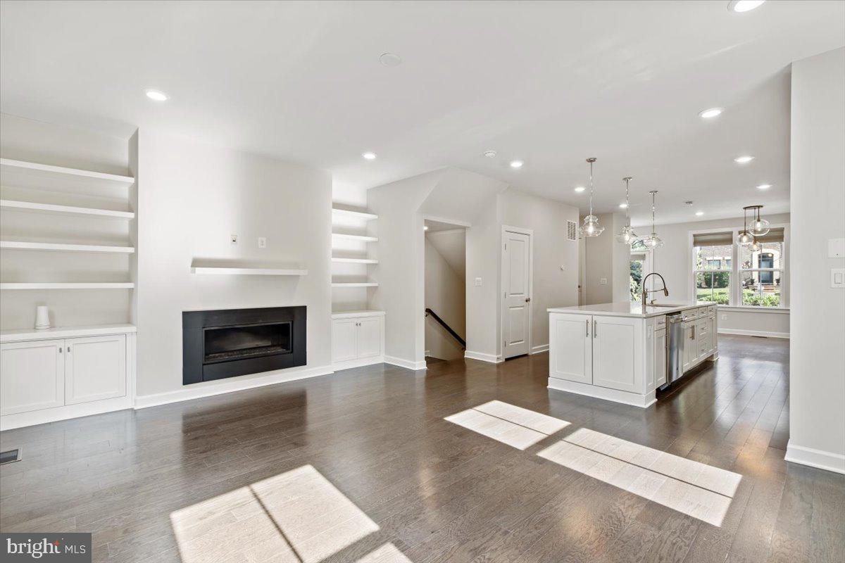 5740 10TH RD N, ARLINGTON, Virginia 22205, 4 Bedrooms Bedrooms, ,3 BathroomsBathrooms,Residential,For sale,5740 10TH RD N,VAAR2061368 MLS # VAAR2061368