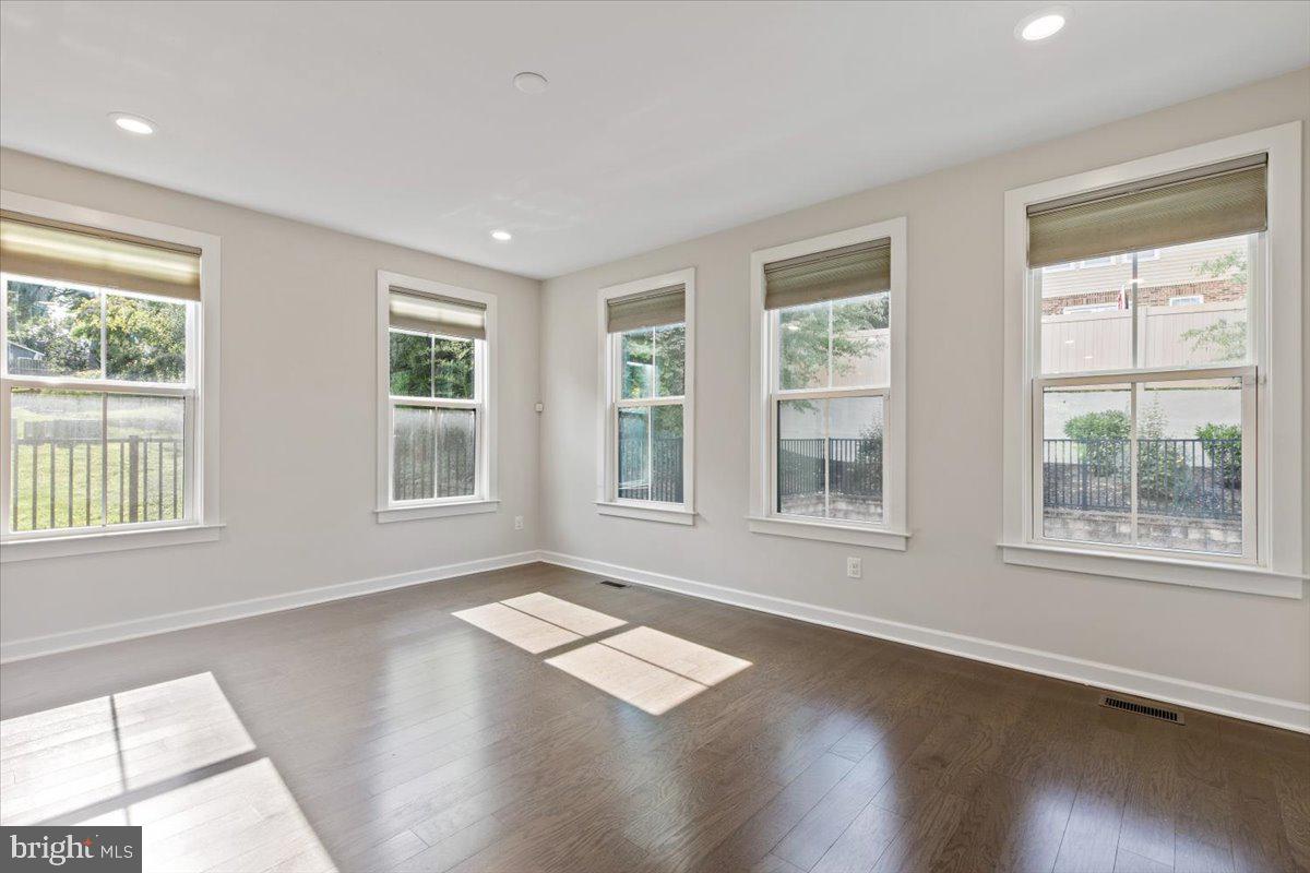 5740 10TH RD N, ARLINGTON, Virginia 22205, 4 Bedrooms Bedrooms, ,3 BathroomsBathrooms,Residential,For sale,5740 10TH RD N,VAAR2061368 MLS # VAAR2061368