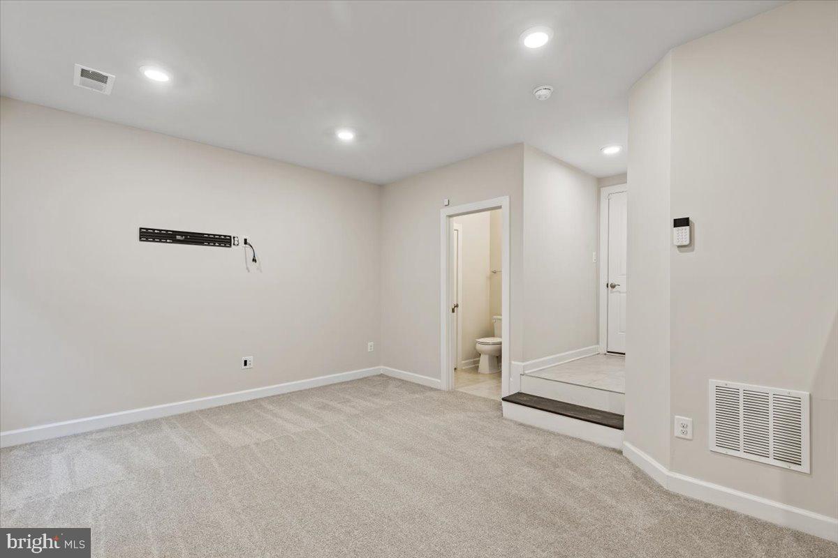 5740 10TH RD N, ARLINGTON, Virginia 22205, 4 Bedrooms Bedrooms, ,3 BathroomsBathrooms,Residential,For sale,5740 10TH RD N,VAAR2061368 MLS # VAAR2061368