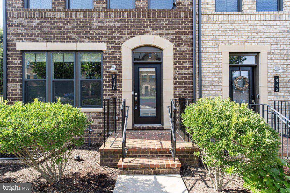 5740 10TH RD N, ARLINGTON, Virginia 22205, 4 Bedrooms Bedrooms, ,3 BathroomsBathrooms,Residential,For sale,5740 10TH RD N,VAAR2061368 MLS # VAAR2061368