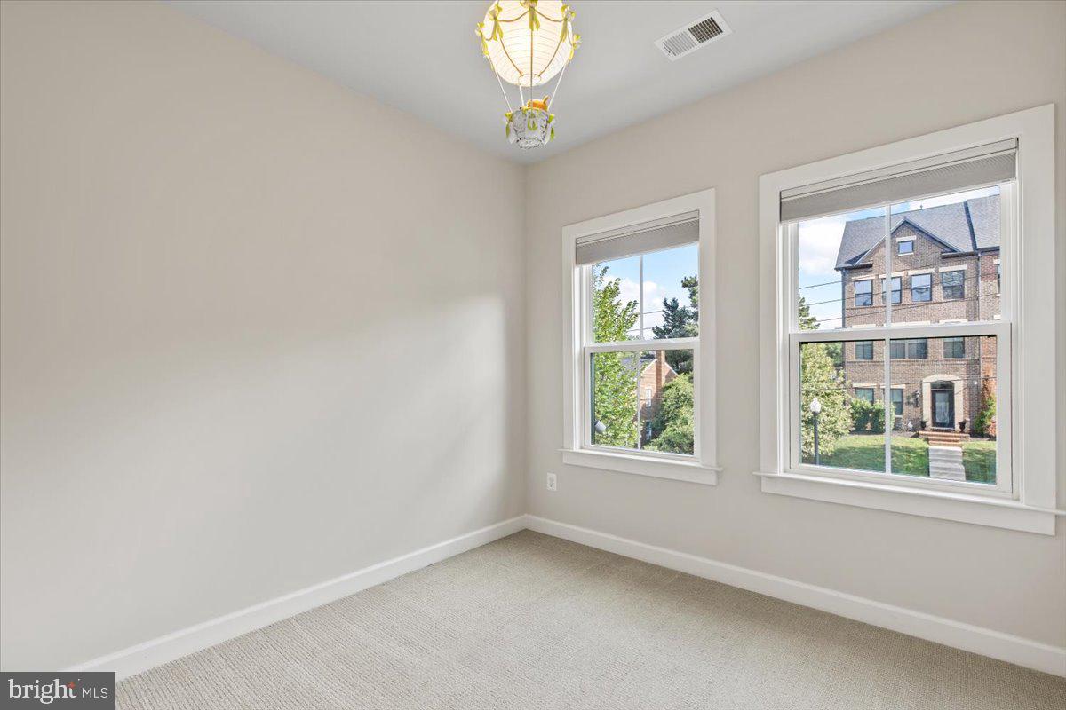 5740 10TH RD N, ARLINGTON, Virginia 22205, 4 Bedrooms Bedrooms, ,3 BathroomsBathrooms,Residential,For sale,5740 10TH RD N,VAAR2061368 MLS # VAAR2061368