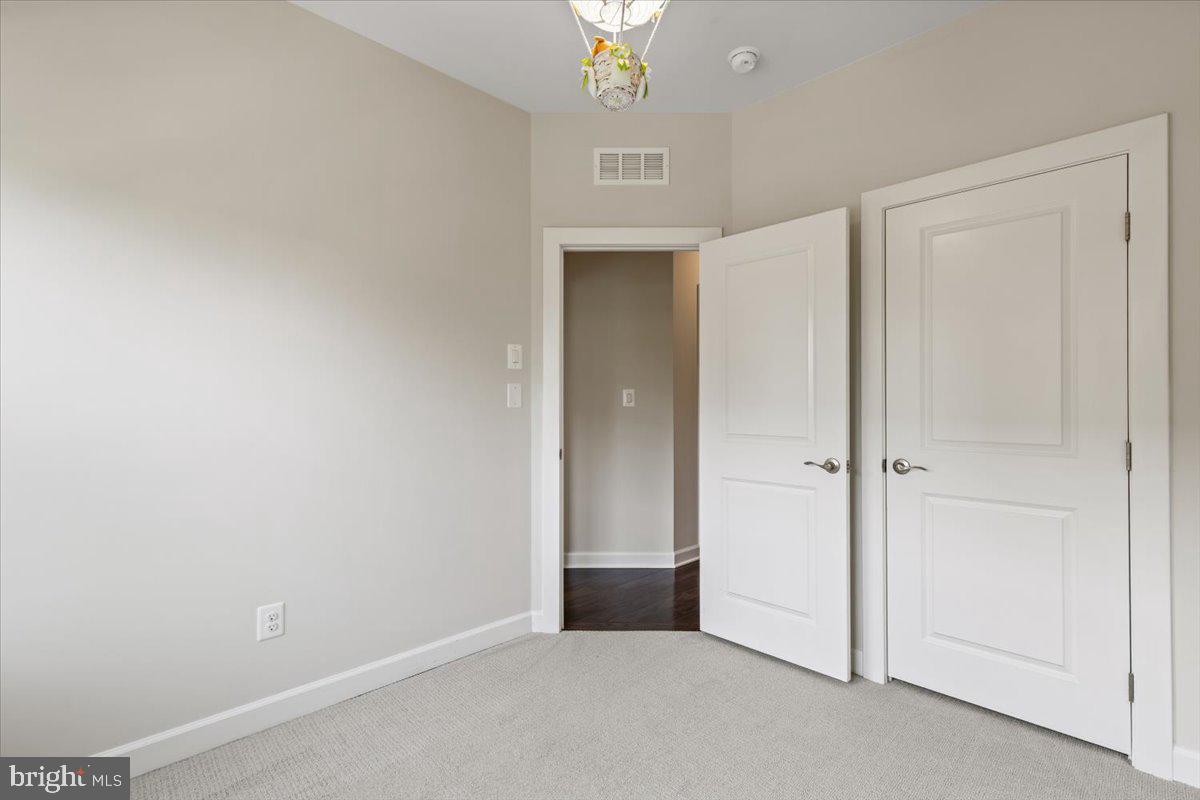 5740 10TH RD N, ARLINGTON, Virginia 22205, 4 Bedrooms Bedrooms, ,3 BathroomsBathrooms,Residential,For sale,5740 10TH RD N,VAAR2061368 MLS # VAAR2061368