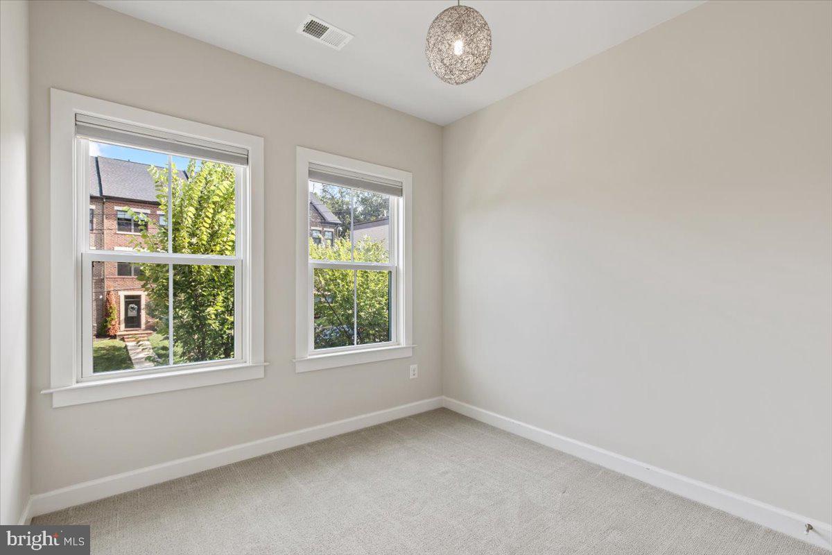 5740 10TH RD N, ARLINGTON, Virginia 22205, 4 Bedrooms Bedrooms, ,3 BathroomsBathrooms,Residential,For sale,5740 10TH RD N,VAAR2061368 MLS # VAAR2061368