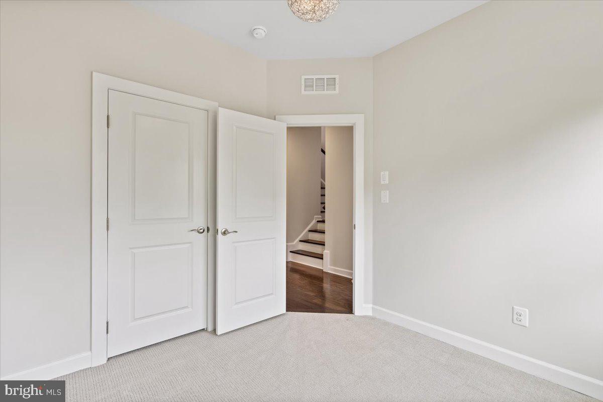 5740 10TH RD N, ARLINGTON, Virginia 22205, 4 Bedrooms Bedrooms, ,3 BathroomsBathrooms,Residential,For sale,5740 10TH RD N,VAAR2061368 MLS # VAAR2061368