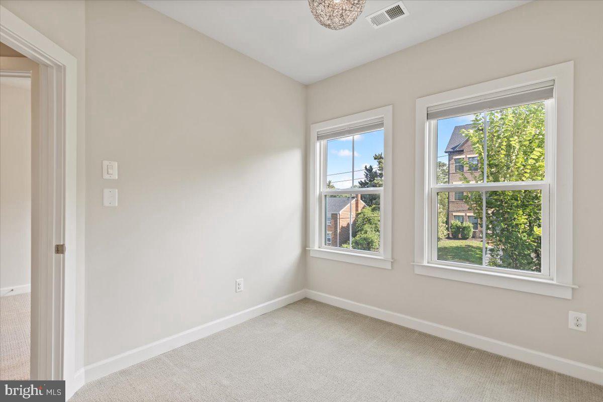 5740 10TH RD N, ARLINGTON, Virginia 22205, 4 Bedrooms Bedrooms, ,3 BathroomsBathrooms,Residential,For sale,5740 10TH RD N,VAAR2061368 MLS # VAAR2061368