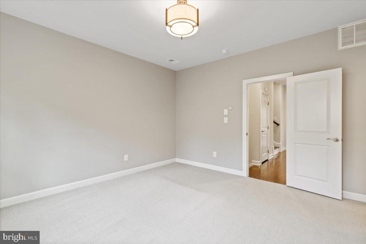 5740 10TH RD N, ARLINGTON, Virginia 22205, 4 Bedrooms Bedrooms, ,3 BathroomsBathrooms,Residential,For sale,5740 10TH RD N,VAAR2061368 MLS # VAAR2061368