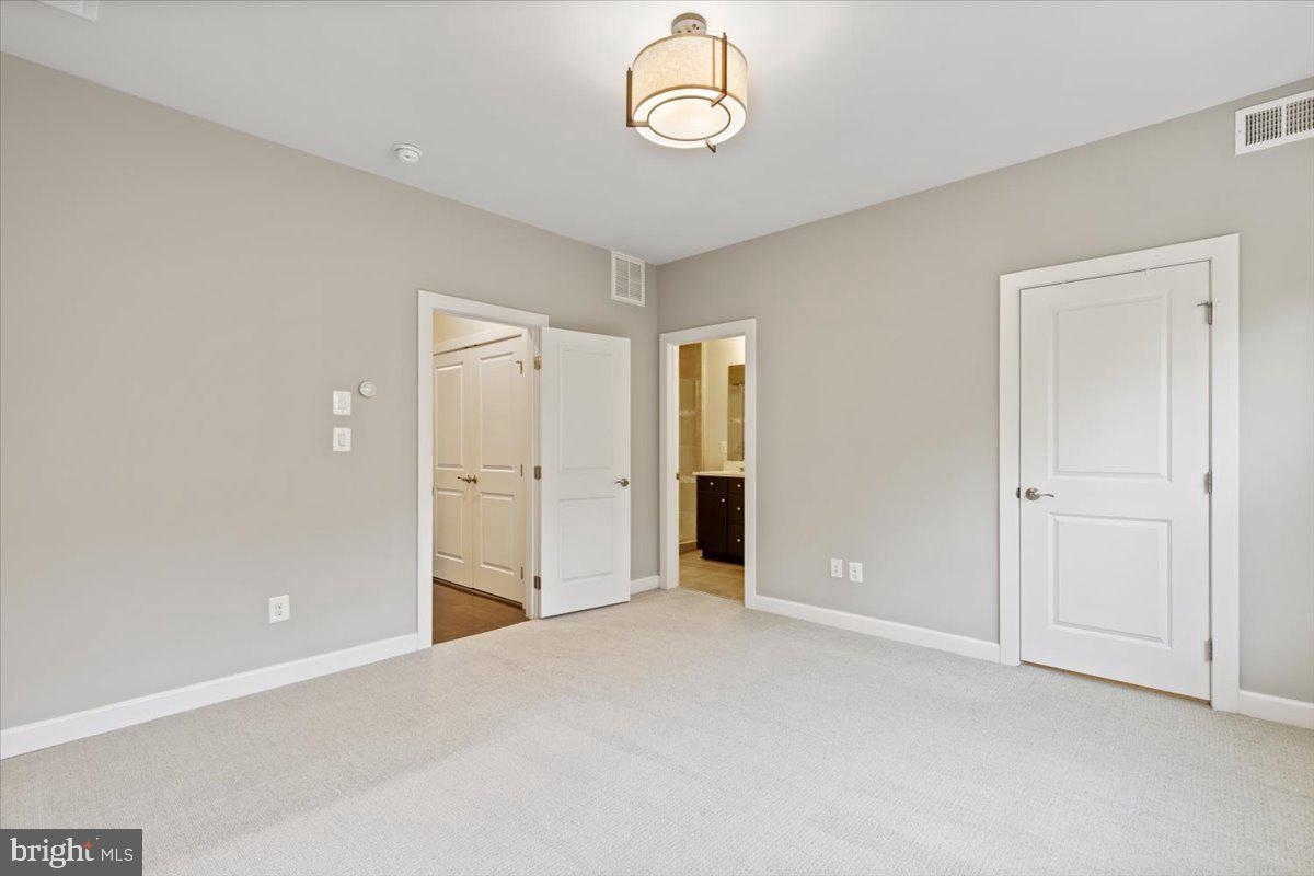 5740 10TH RD N, ARLINGTON, Virginia 22205, 4 Bedrooms Bedrooms, ,3 BathroomsBathrooms,Residential,For sale,5740 10TH RD N,VAAR2061368 MLS # VAAR2061368
