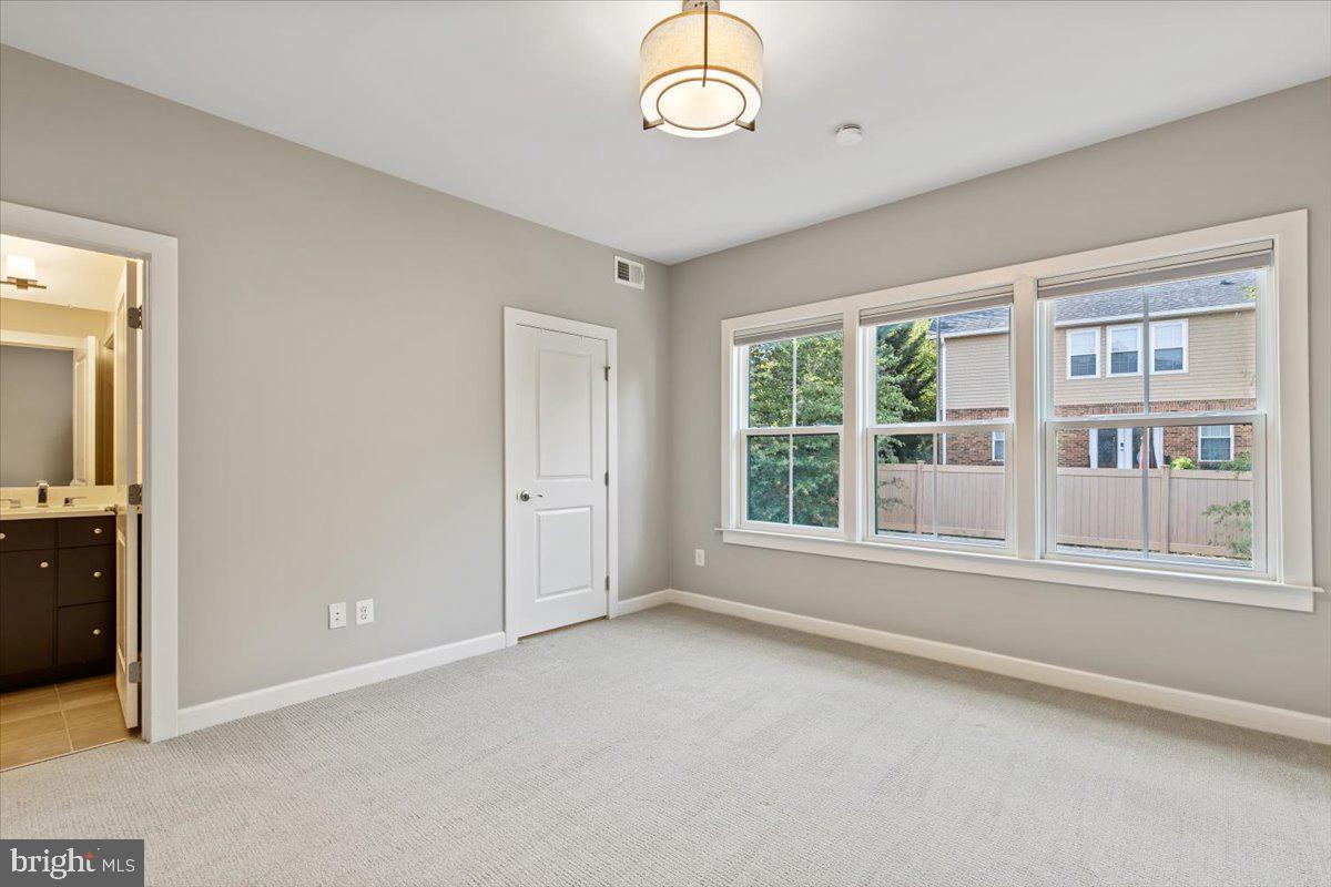 5740 10TH RD N, ARLINGTON, Virginia 22205, 4 Bedrooms Bedrooms, ,3 BathroomsBathrooms,Residential,For sale,5740 10TH RD N,VAAR2061368 MLS # VAAR2061368
